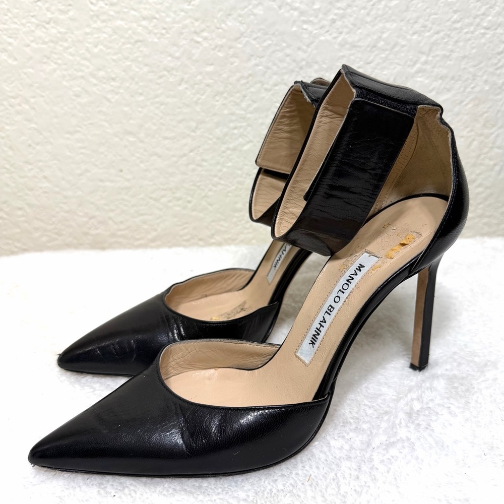 Manolo Blahnik d’Orsay Pump Black Leather Pointed Toe Ankle Strap Size 35 1/2
